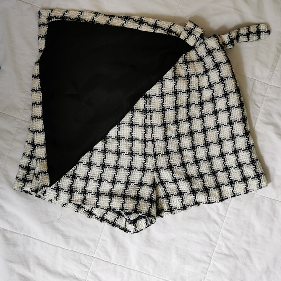 Short - Picture 2 of 3